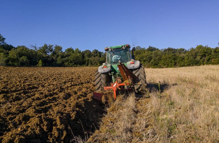 Czym charakteryzują się oleje do traktorów