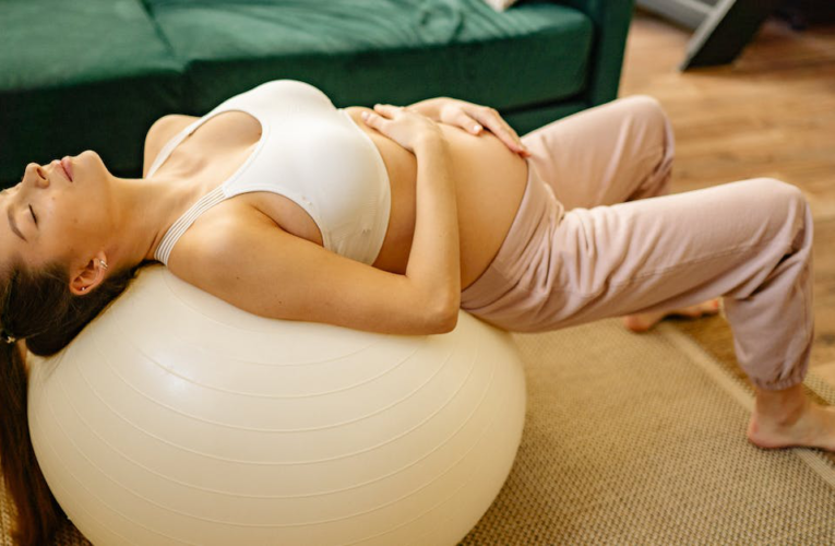 Podobieństwa między bólami brzucha w okresie a ciąży – Czy to możliwe?