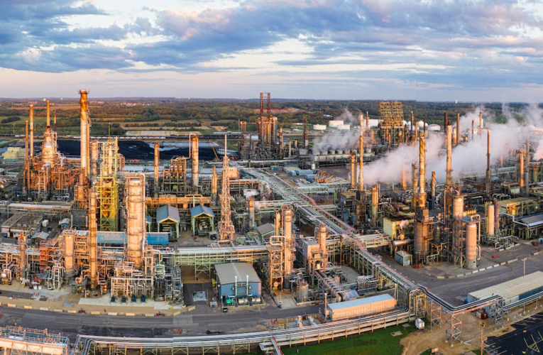 Przemysł rafineryjny: Innowacje i wyzwania w eksploatacji surowców naftowych