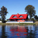 Jak znaleźć idealny domek nad jeziorem Mazury?