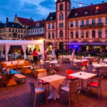 Gdzie znaleźć ofertę wynajmu stołów i krzeseł na różne okazje we Wrocławiu wypożyczalnia stołów i krzeseł wrocław